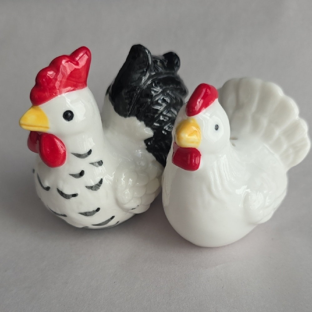 Rooster & Hen Mini Salt & Pepper Set